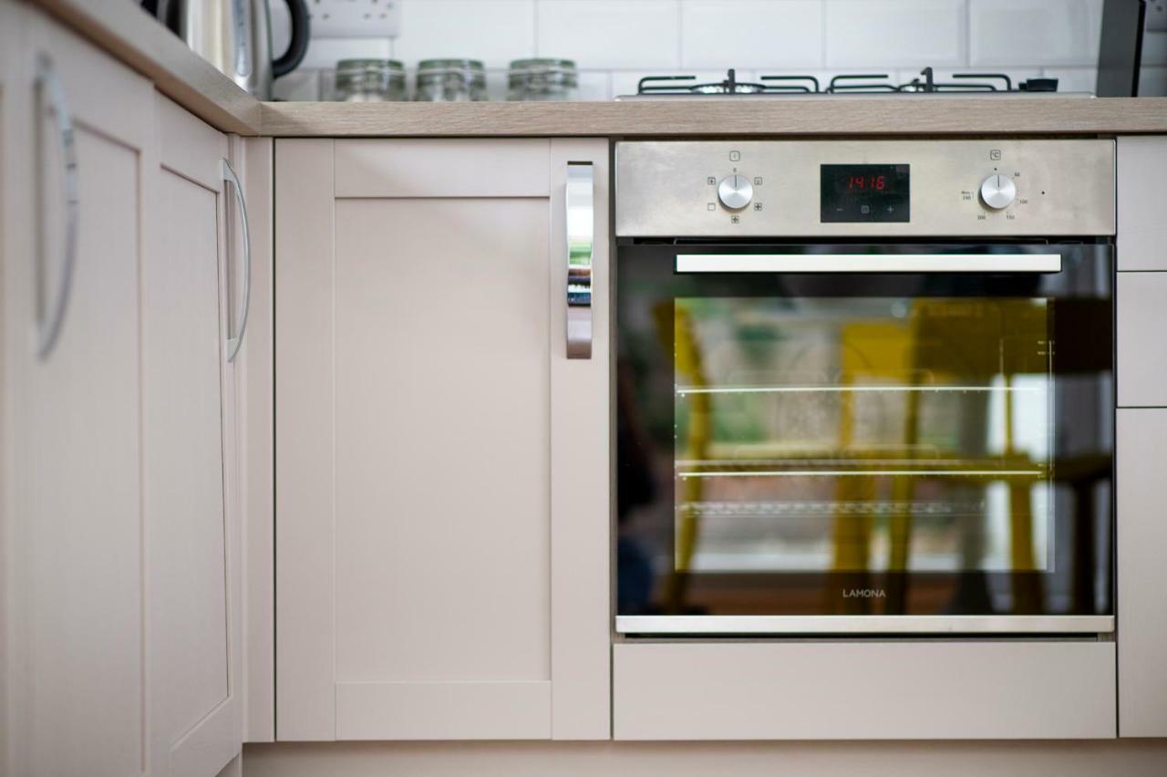 Flat B - Ground Floor, 2 Bedroom, 2 Bathroom Apartment With Garden In Central Southsea, Portsmouth Zewnętrze zdjęcie