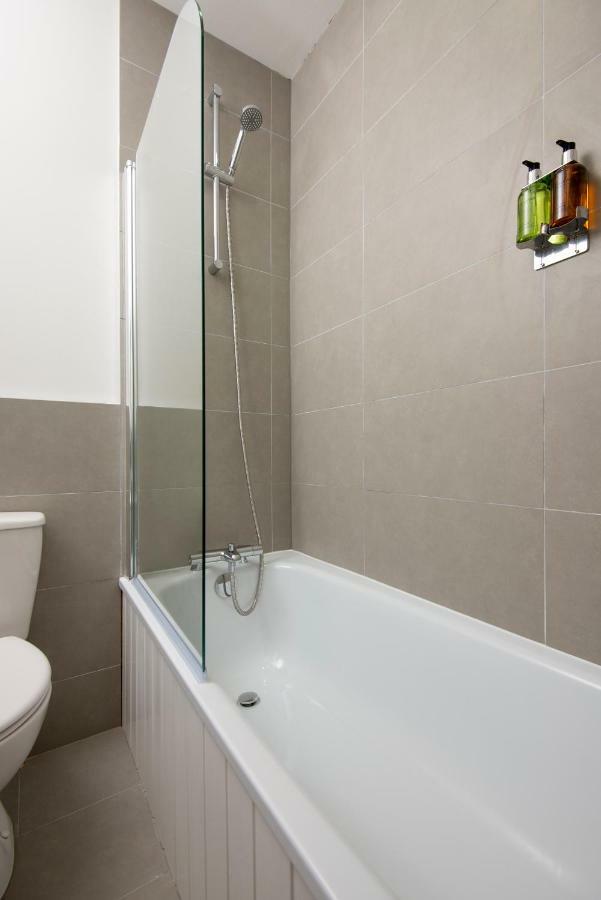 Flat B - Ground Floor, 2 Bedroom, 2 Bathroom Apartment With Garden In Central Southsea, Portsmouth Zewnętrze zdjęcie
